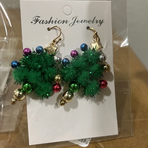 3 pair of Christmas earrings - Picture 4 of 4